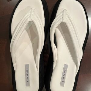 Gianni Bini sandals